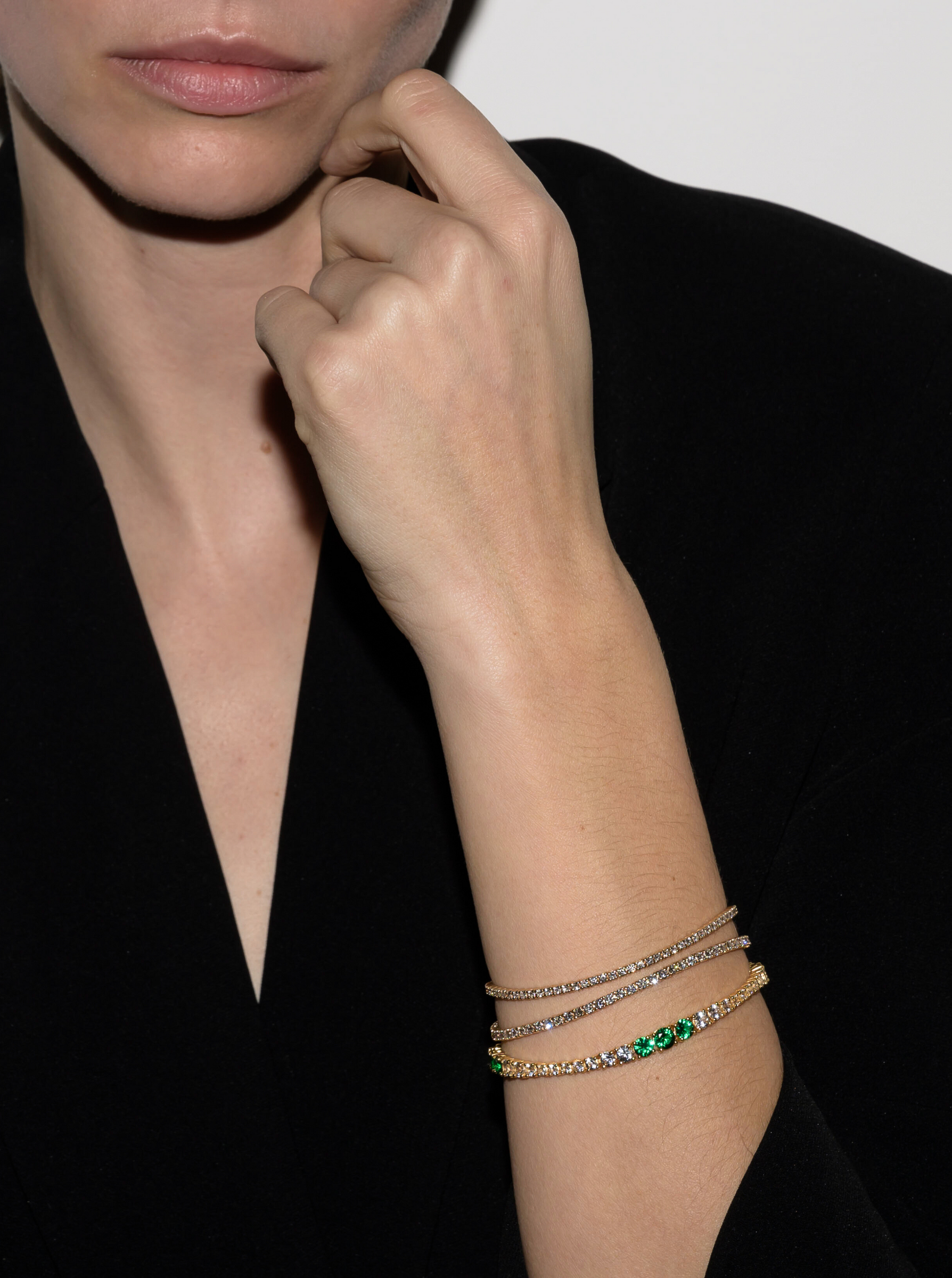 ISADORA, LAB WHITE SAPPHIRE AND NANO CRYSTAL EMERALD GOLD RIVIÈRE BRACELET