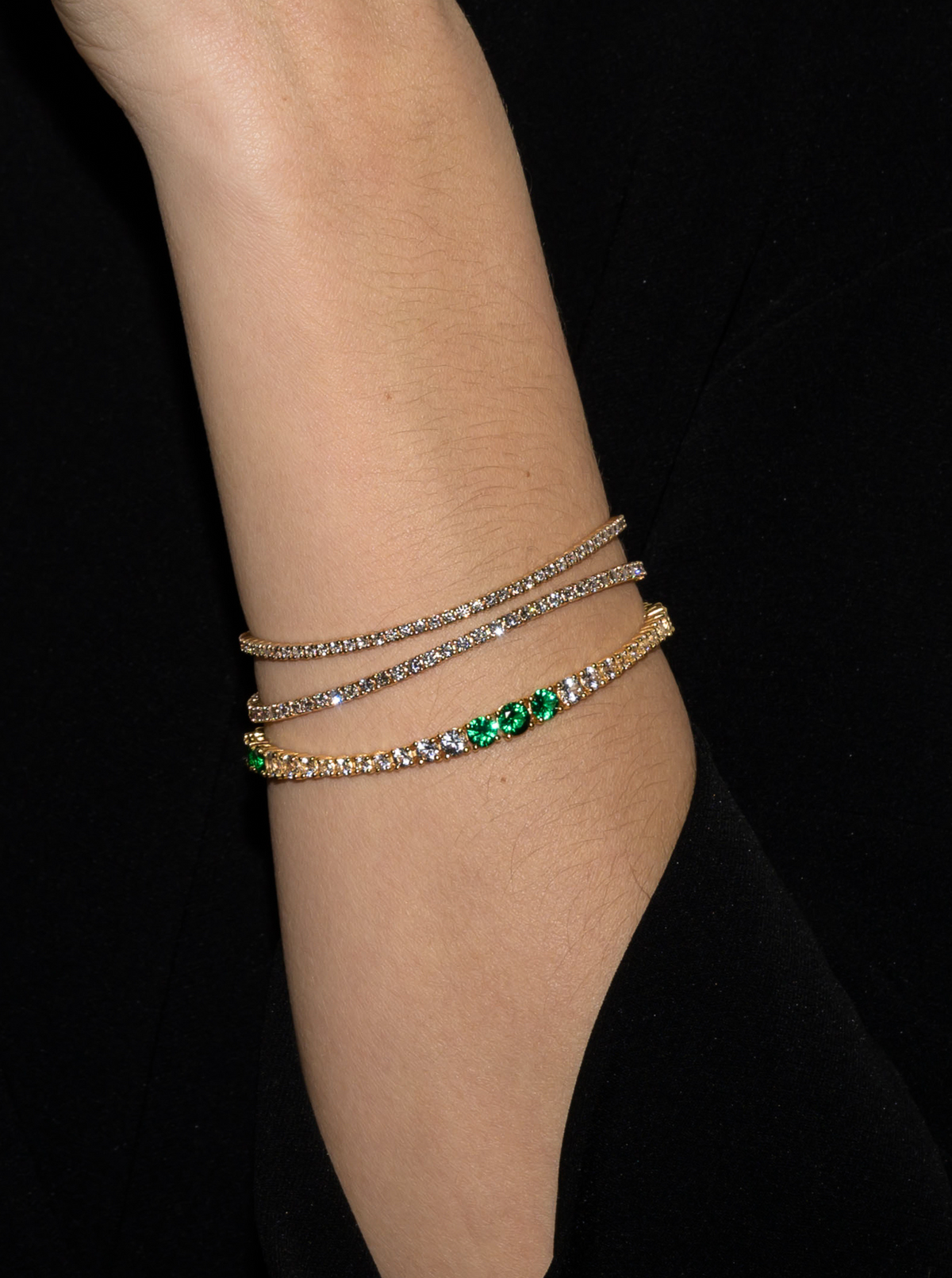 ISADORA, LAB WHITE SAPPHIRE AND NANO CRYSTAL EMERALD GOLD RIVIÈRE BRACELET