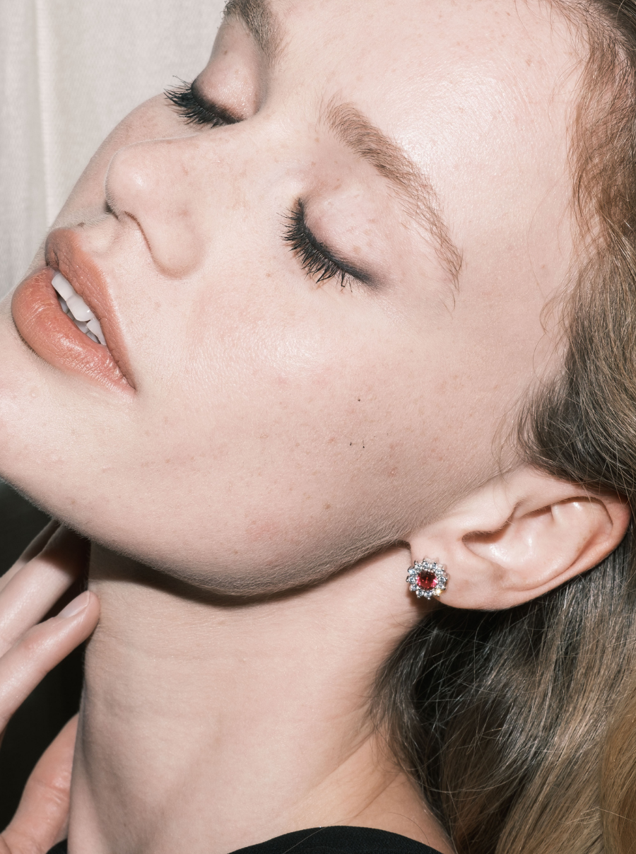 MIRREN, RED SAPPHIRE & WHITE SAPPHIRE STUD